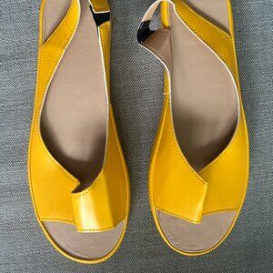 NWT Solea Cushioned Sandals - Yellow / 10.5 (never worn)